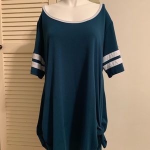 LuLaRoe Classic Tee Women’s Top size Medium